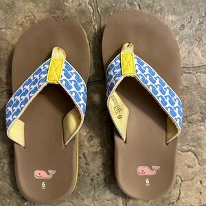 Women’s Vineyard Vines flip flops